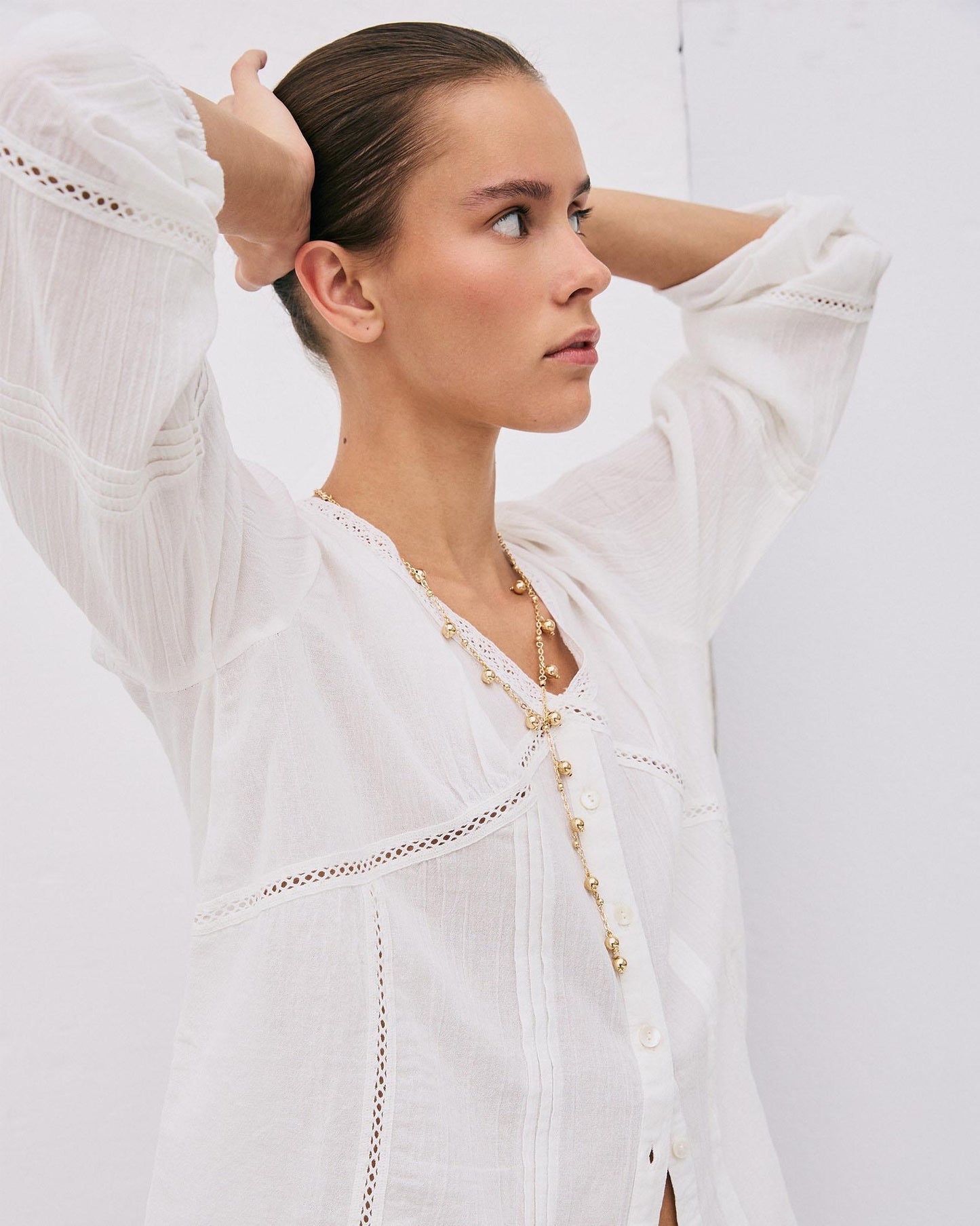 Blusa Escote Pico Puntillas Blanca