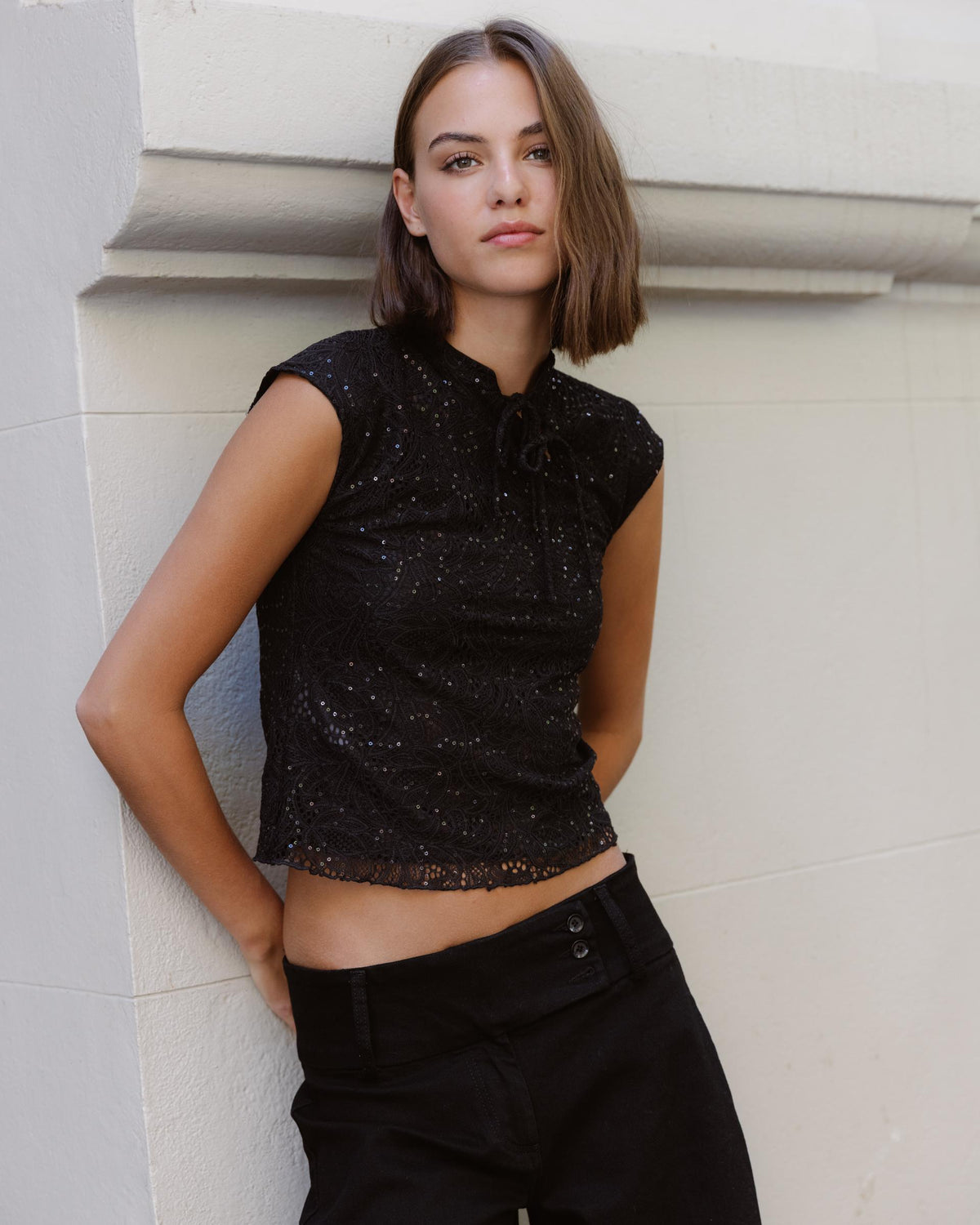 Top Encaje Lentejuelas Cuello Mao Negro