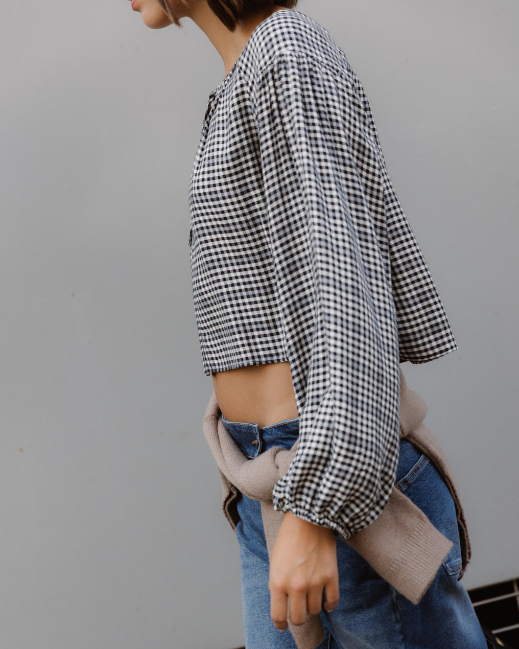 Blusa Preta de Xadrez com Laço