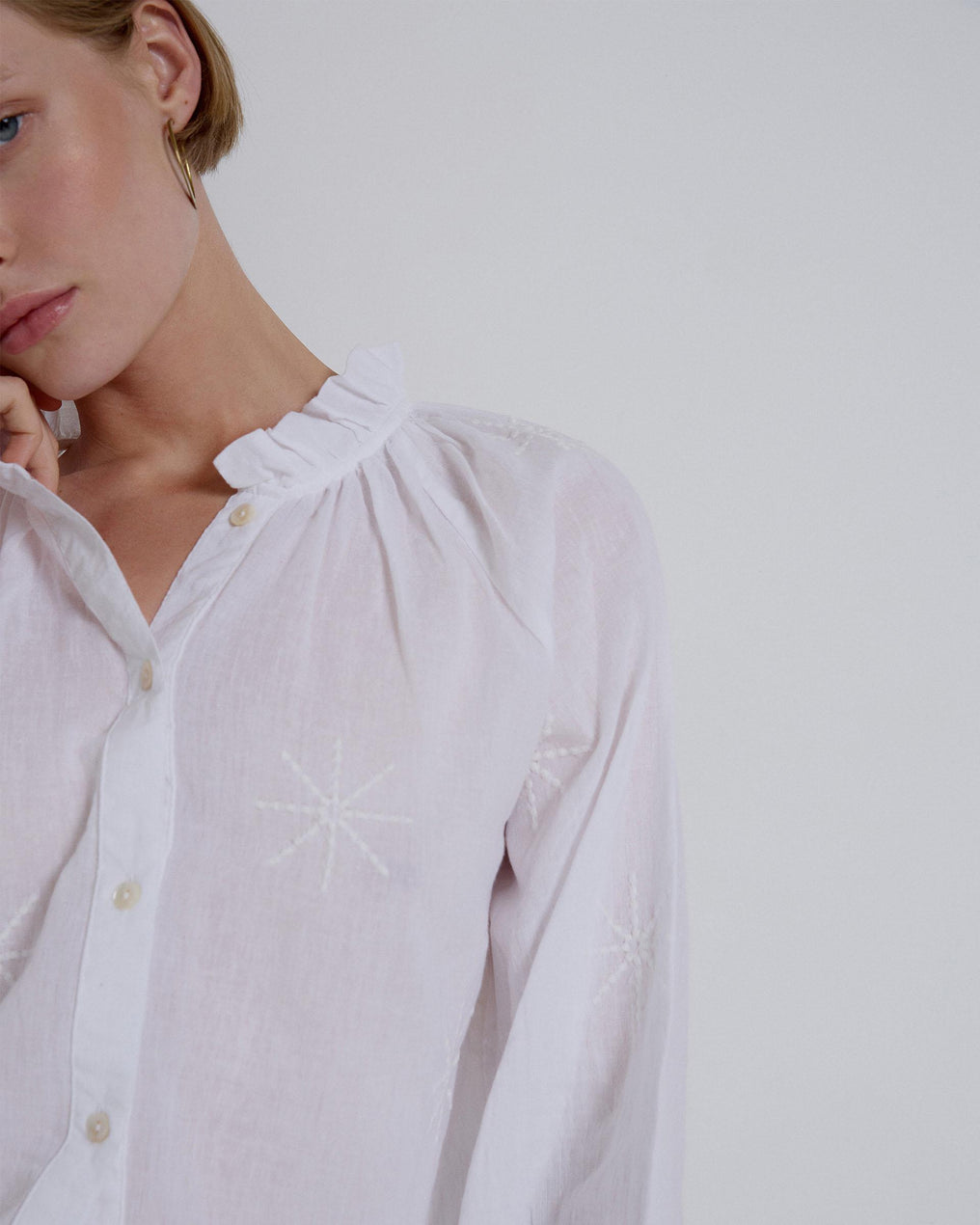 Blusa Branca Bordada Sol