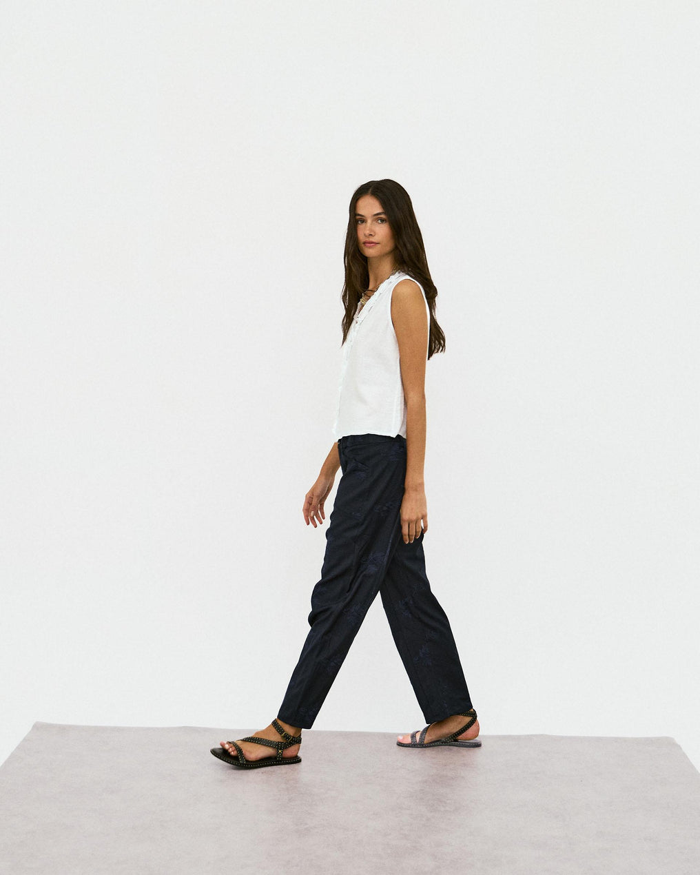 Pantalón Bordados Florales Azul Oscuro