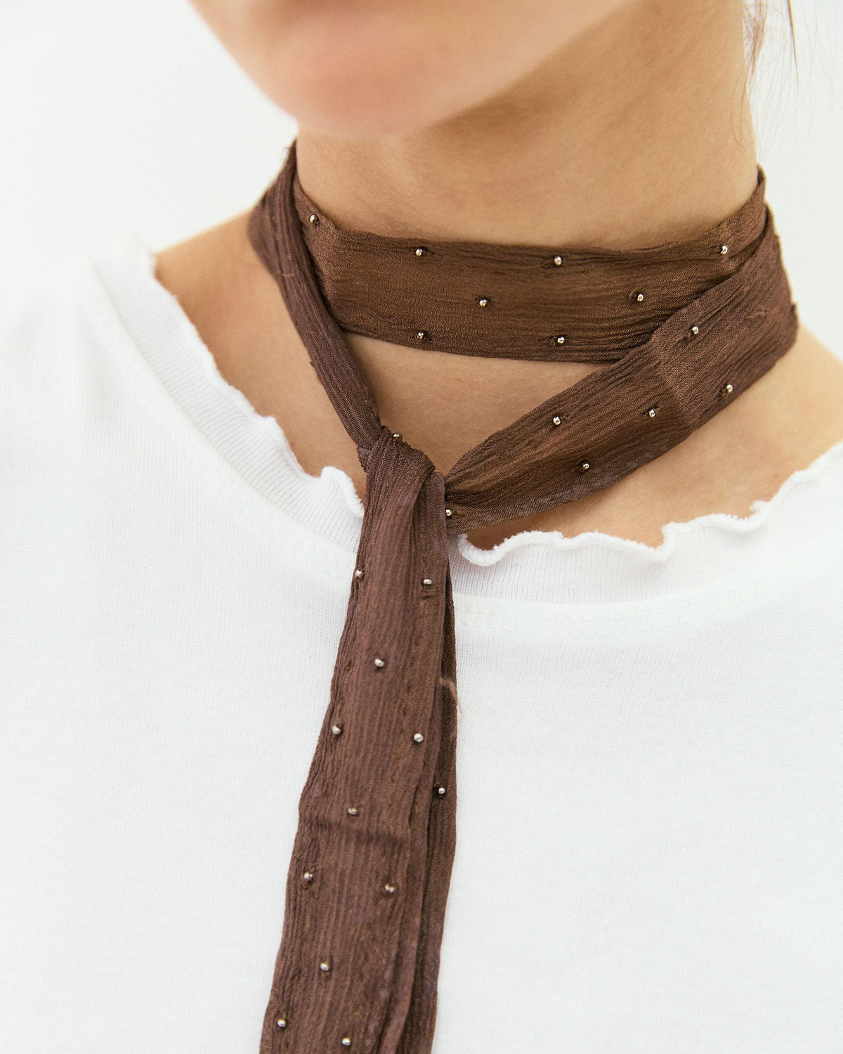 Collar Organza Bordado Marrón