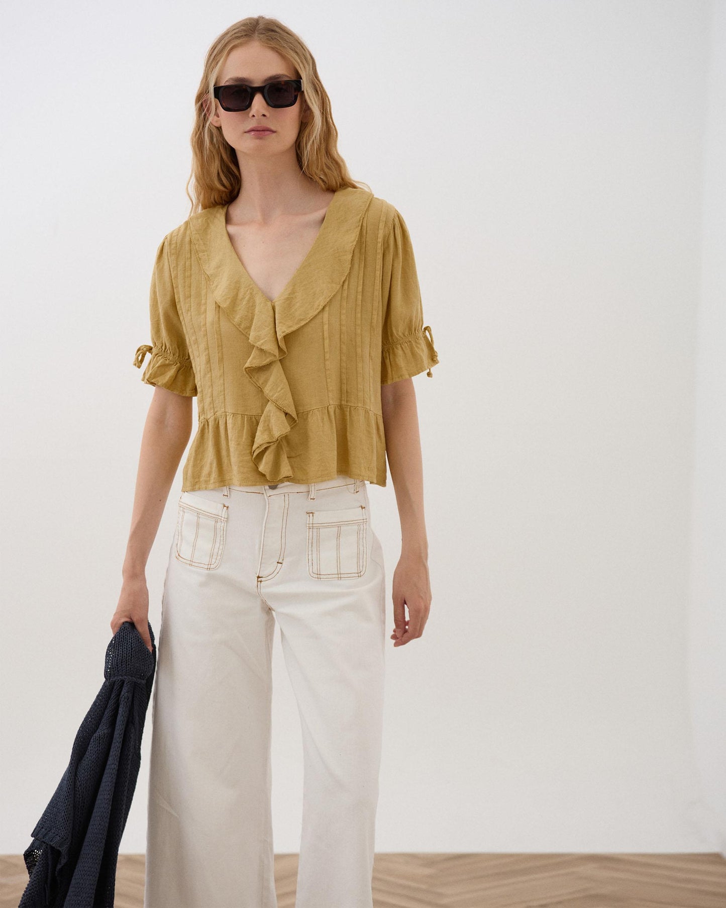Blusa Folhos Cordões Com Linho Amarela