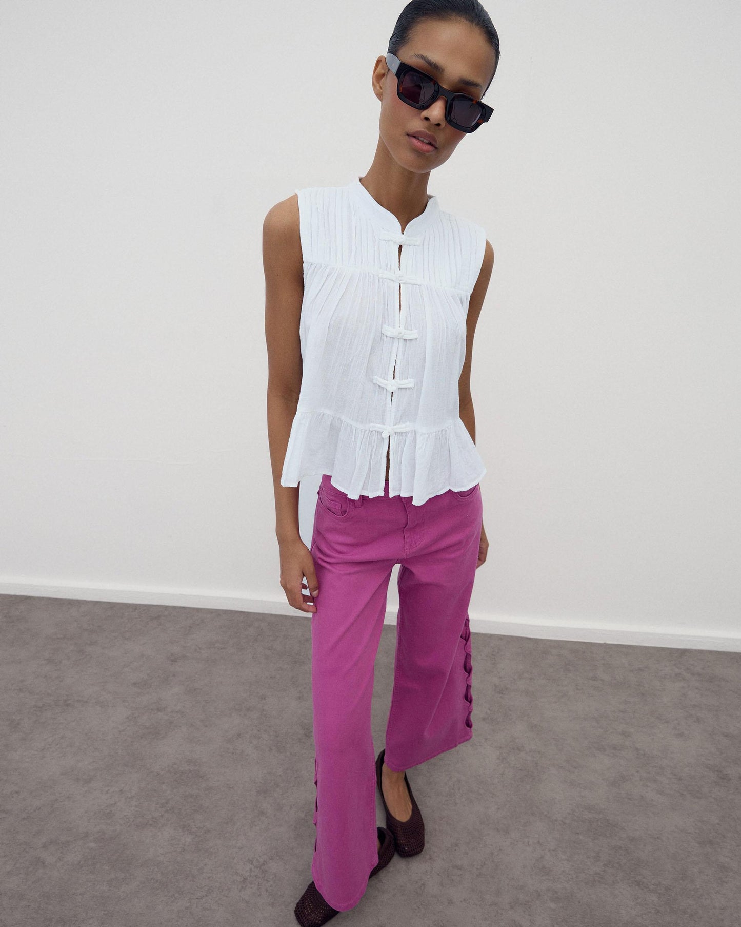 Sleeveless Frogging Blouse White