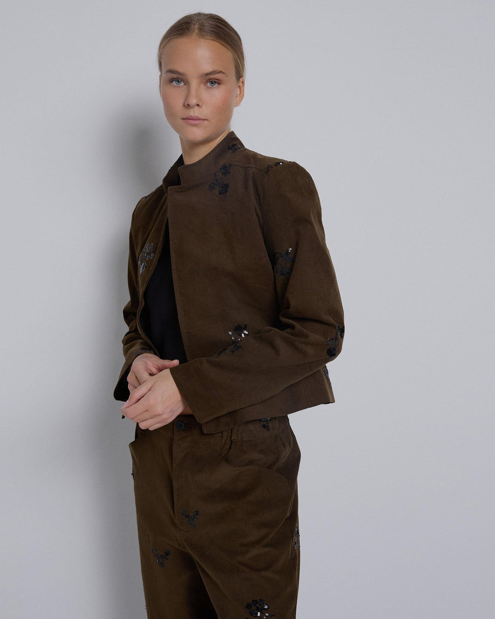 Casaco Micropana Verde Escuro com Flores de Lantejoulas