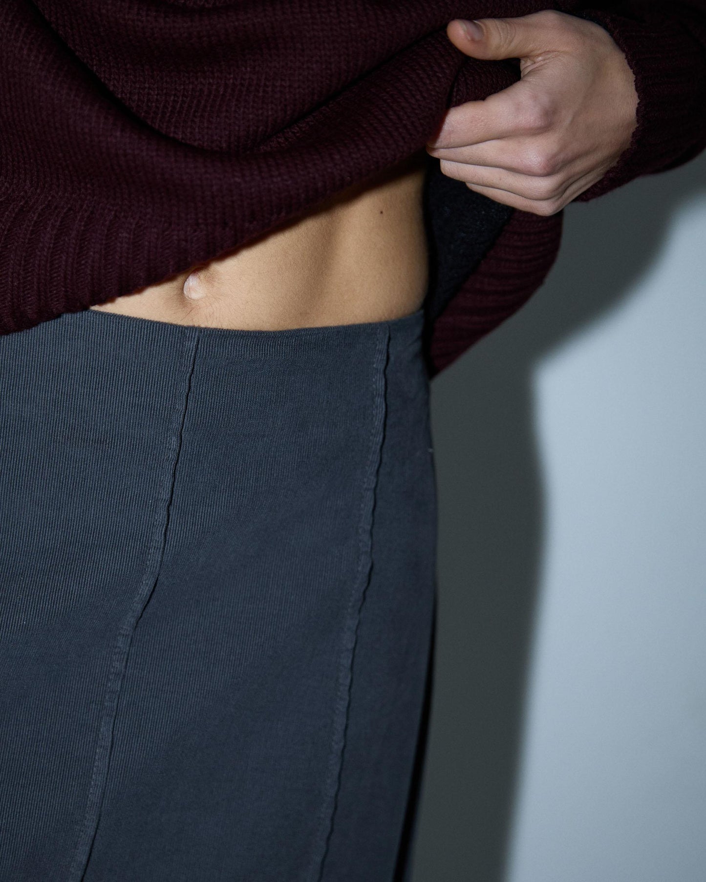 Micro-corduroy skirt with anthracite seams