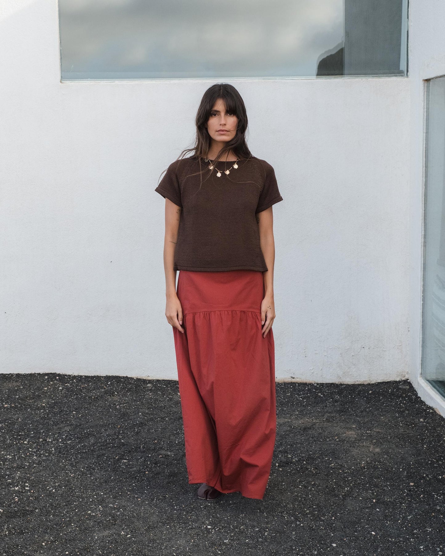 Blusa de malha castanha de manga curta