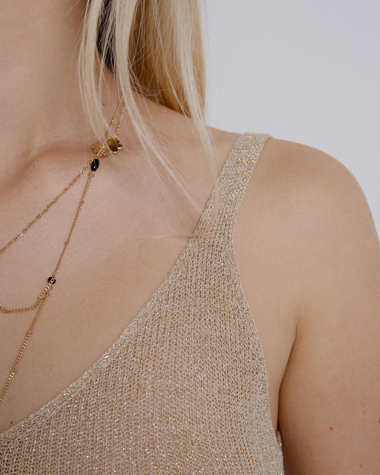 Top com alças de lurex dourado