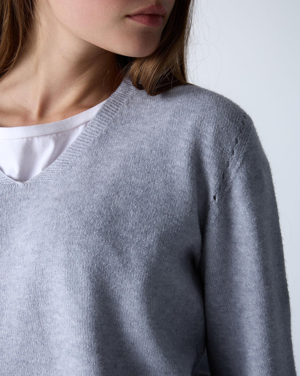 Jersey Cuello Pico Gris