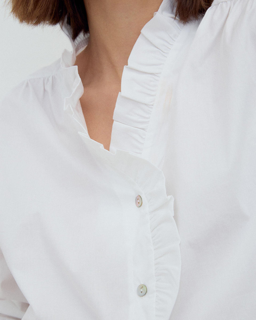 Blusa Decote Pico Folho Branca