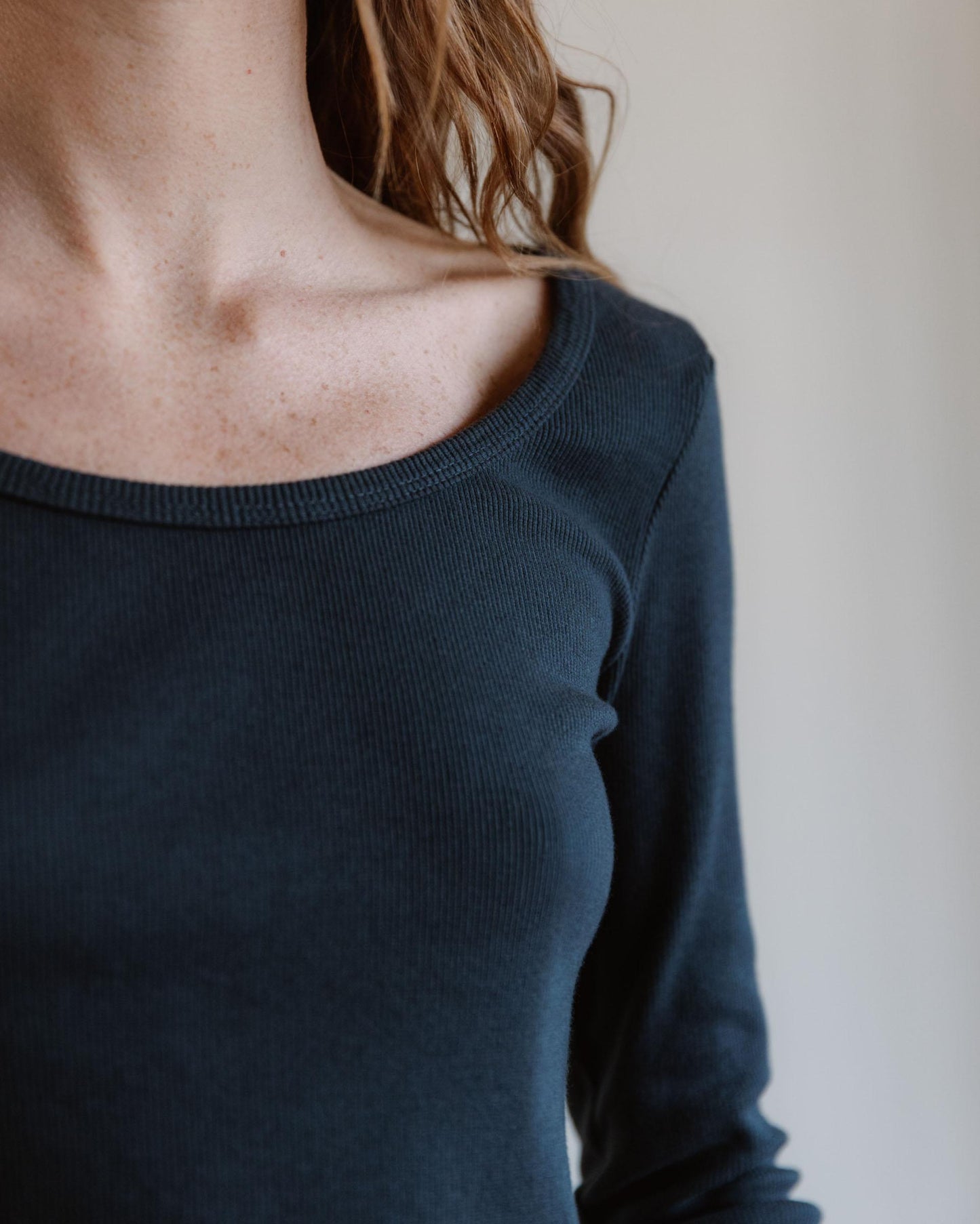 Camiseta Rib Escote Redondo Antracita