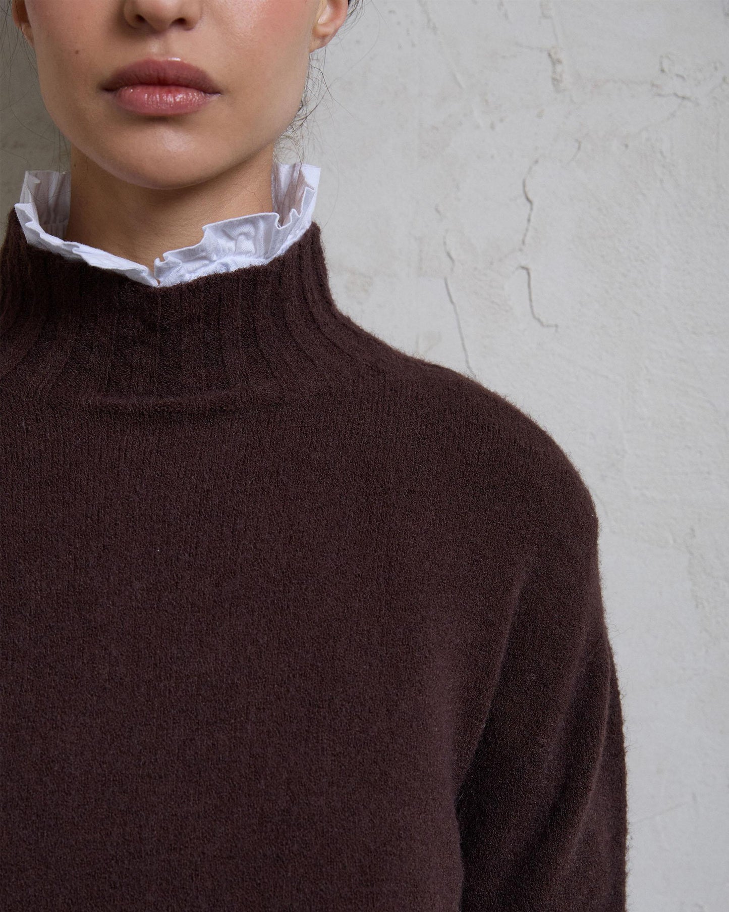 Jersey Cuello Alto Rib Marrón