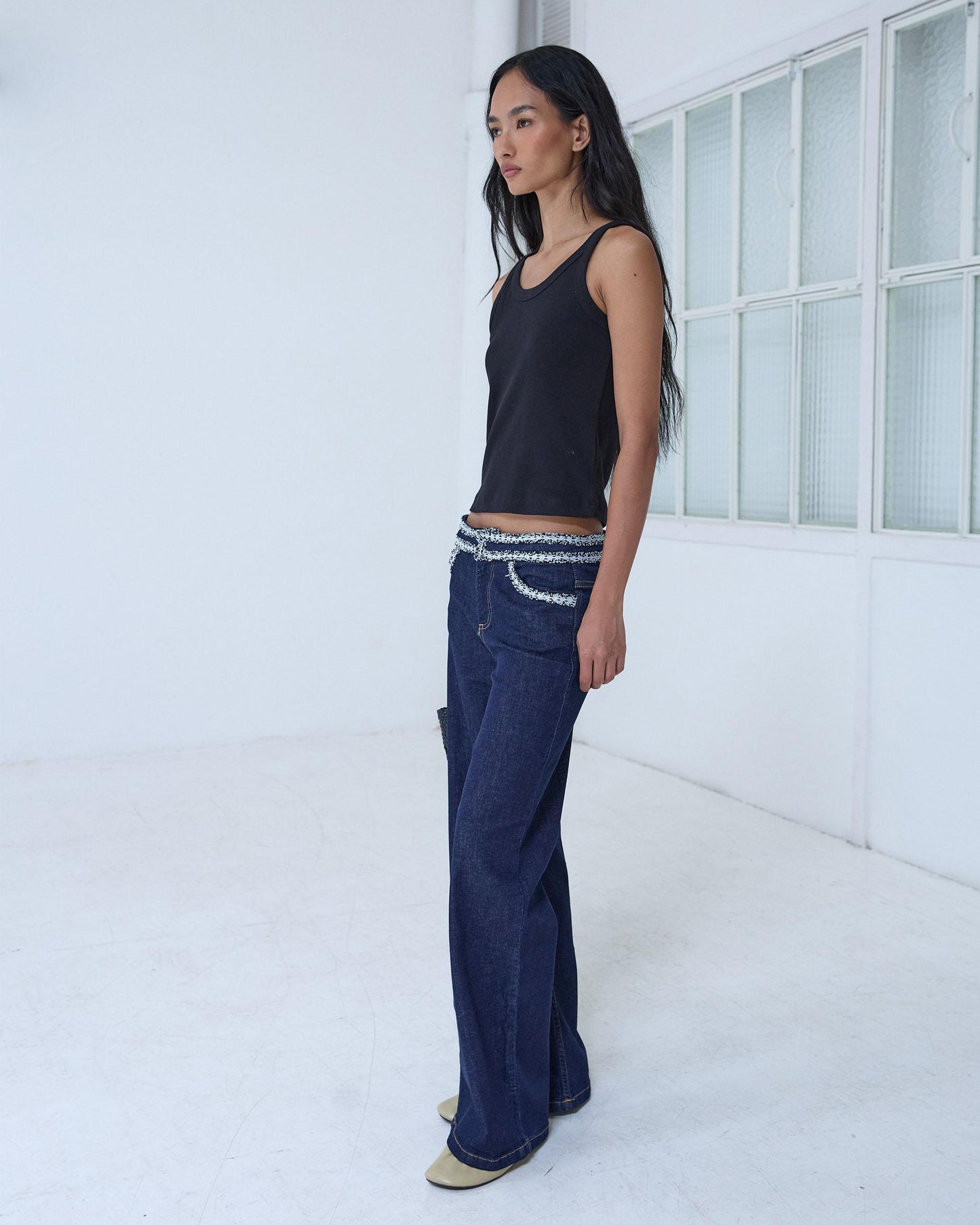 Jeans Detalle Cinturilla Azul Oscuro