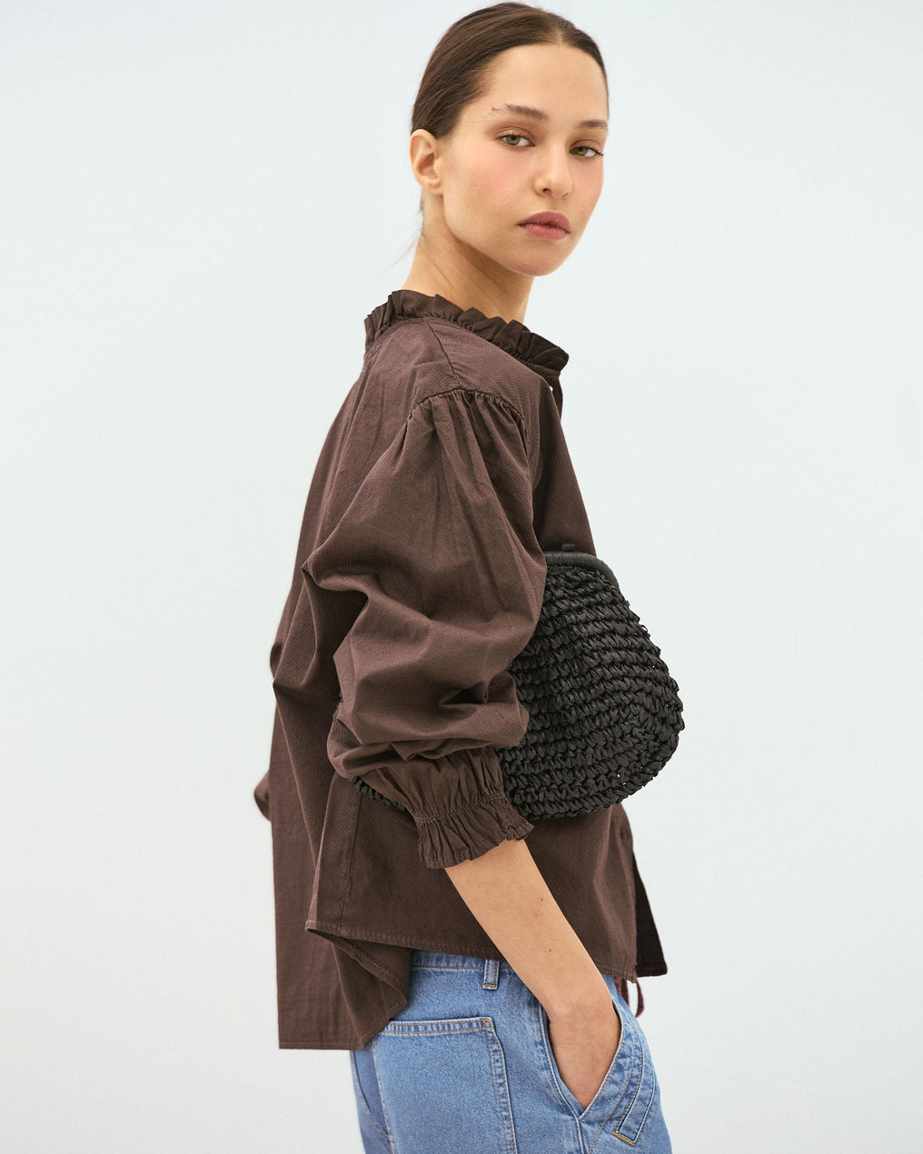 Blusa Detalle Volante Cuello Marrón