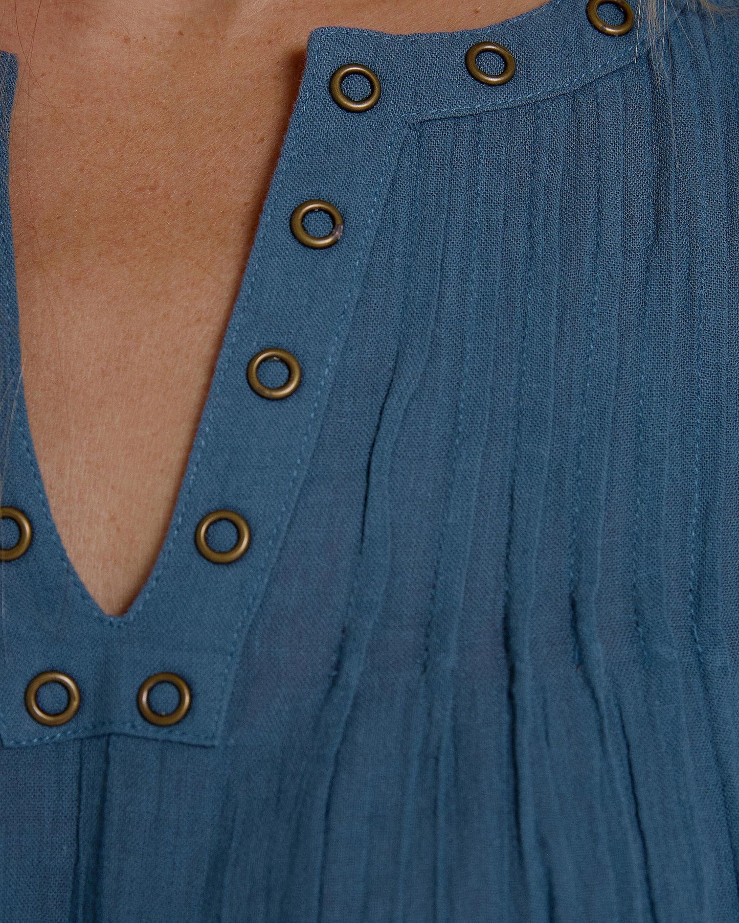 Blusa Azul Decote Lavagem