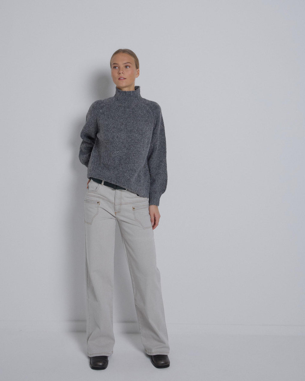 Contrast Stitching Jeans in Grey