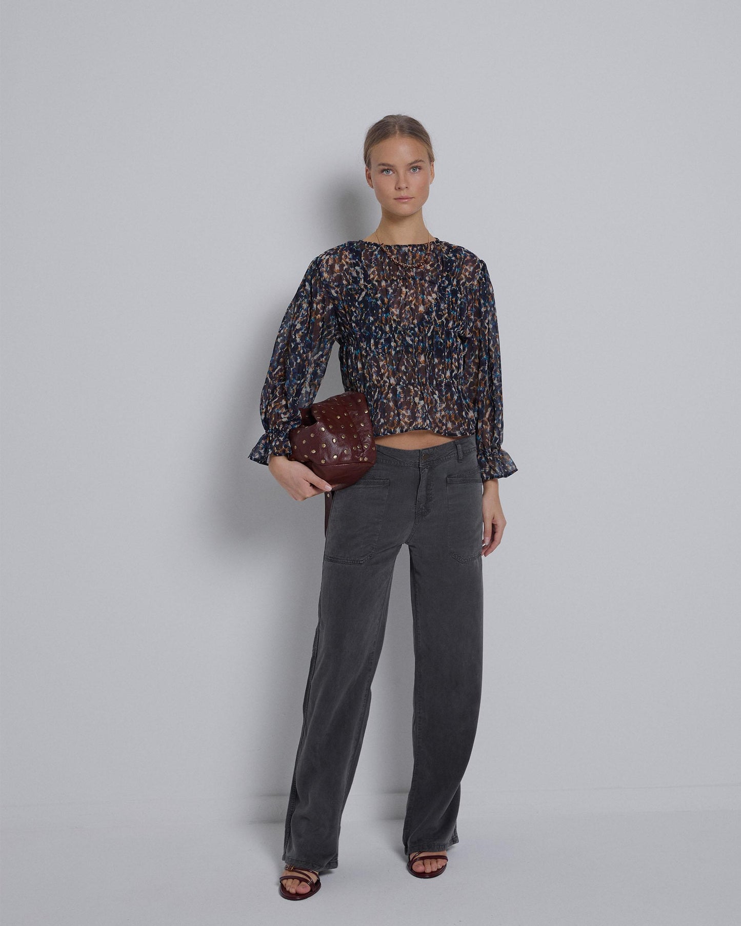 Blusa Gomas Estampada Azul Oscuro