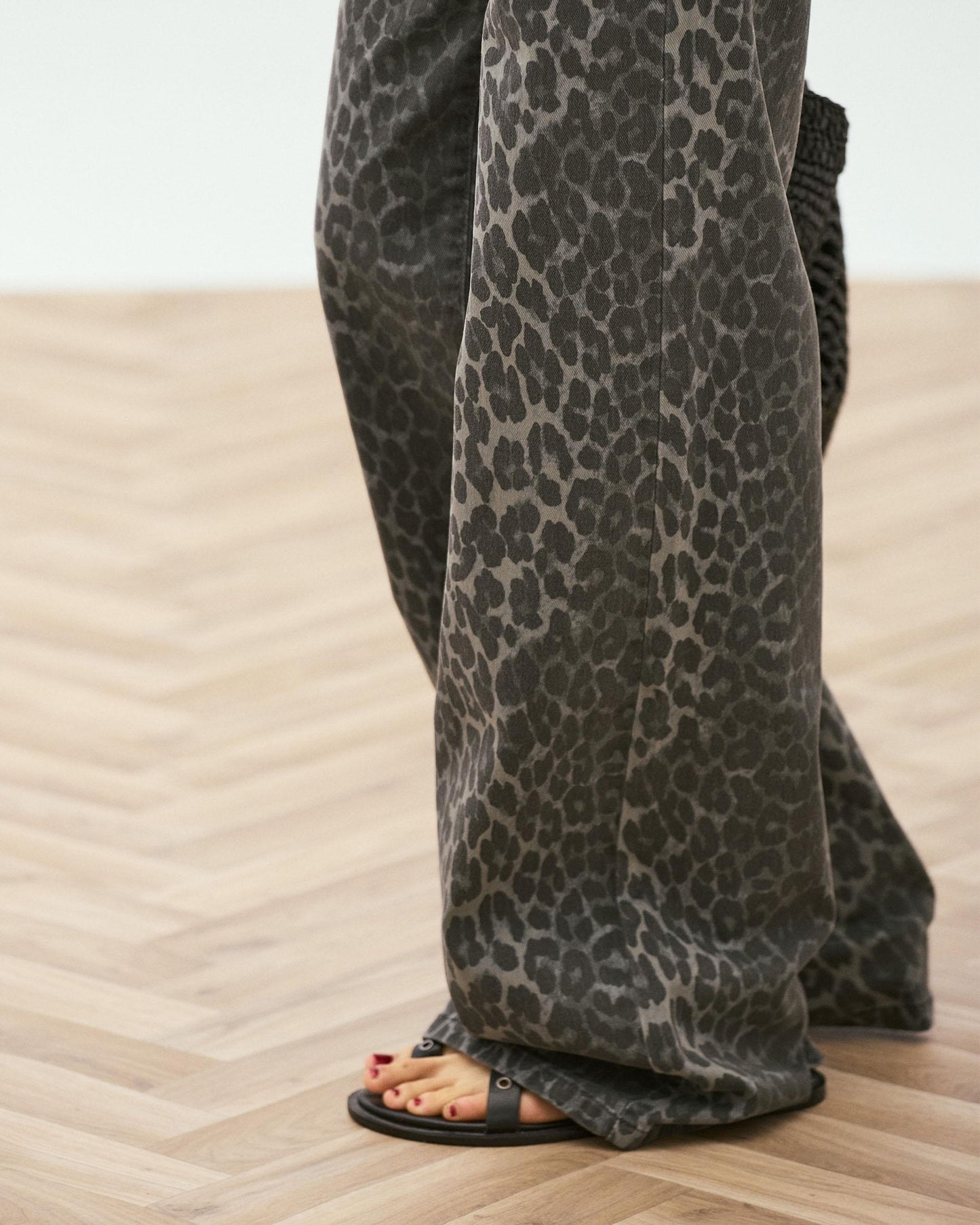 Jeans Wide Leg Animal Print Cinzento