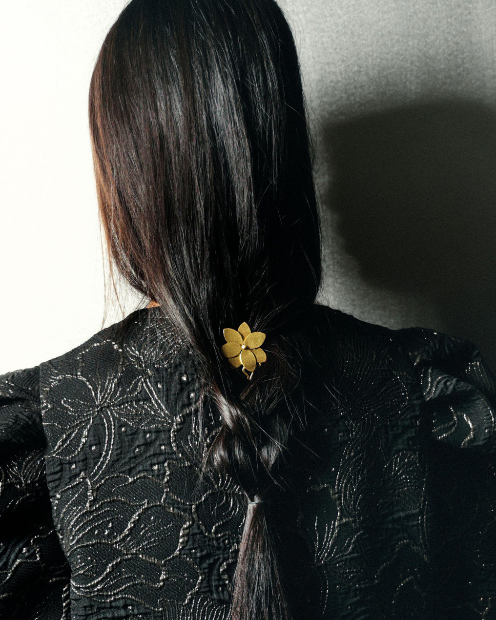 Pente de flor dourada