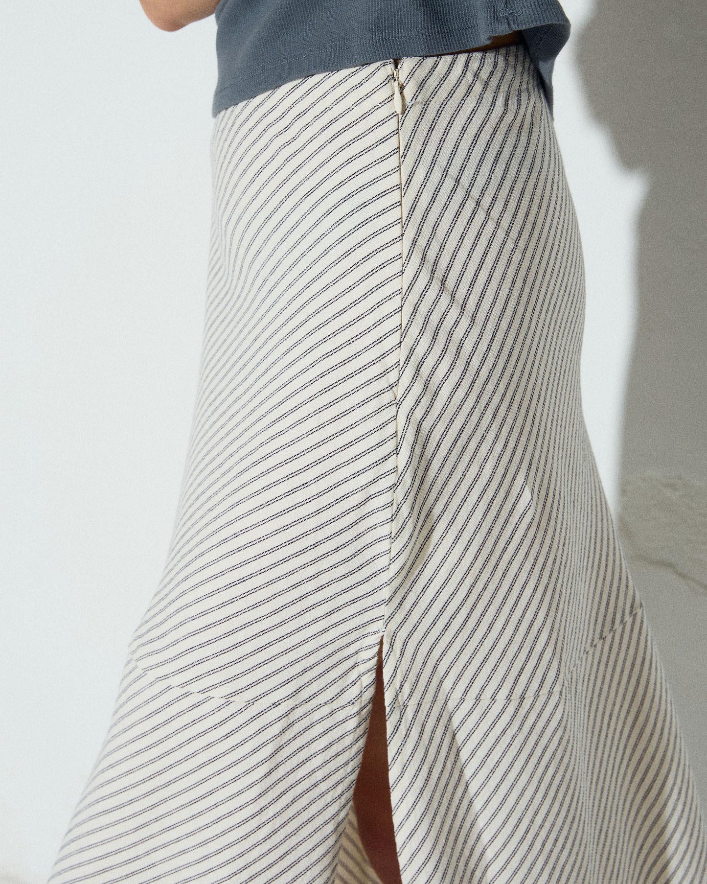 Falda Estampado Rayas Diagonales Blanco