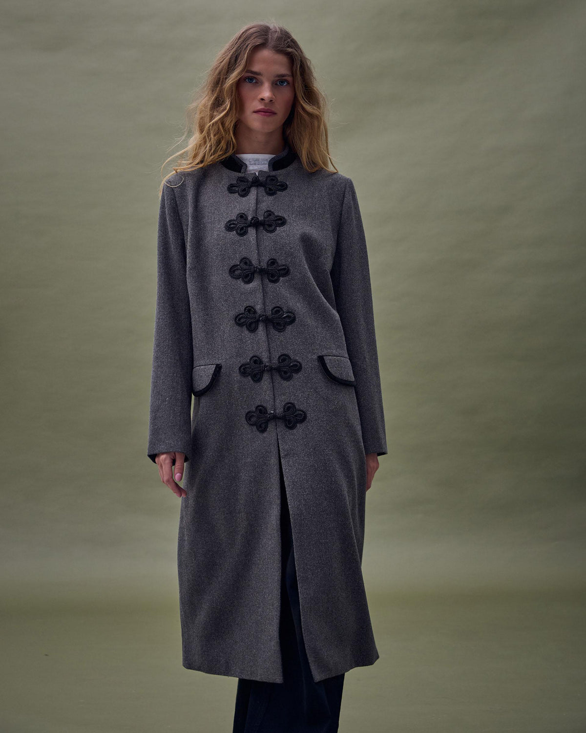Manteau Long à Brandebourgs Détail Velours Gris