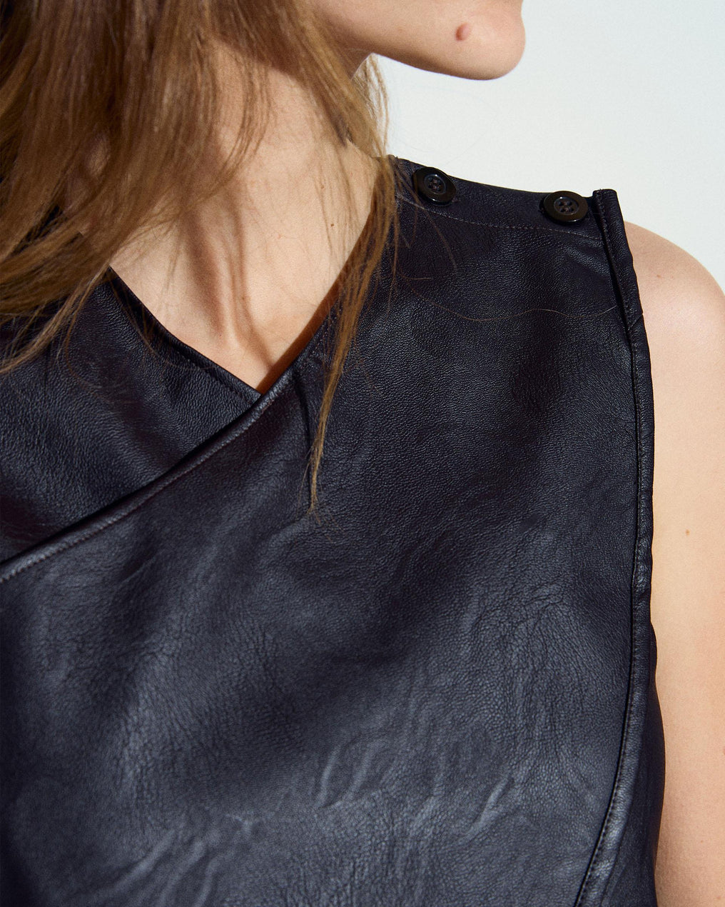 Top Cruzado Efecto Piel Marrón