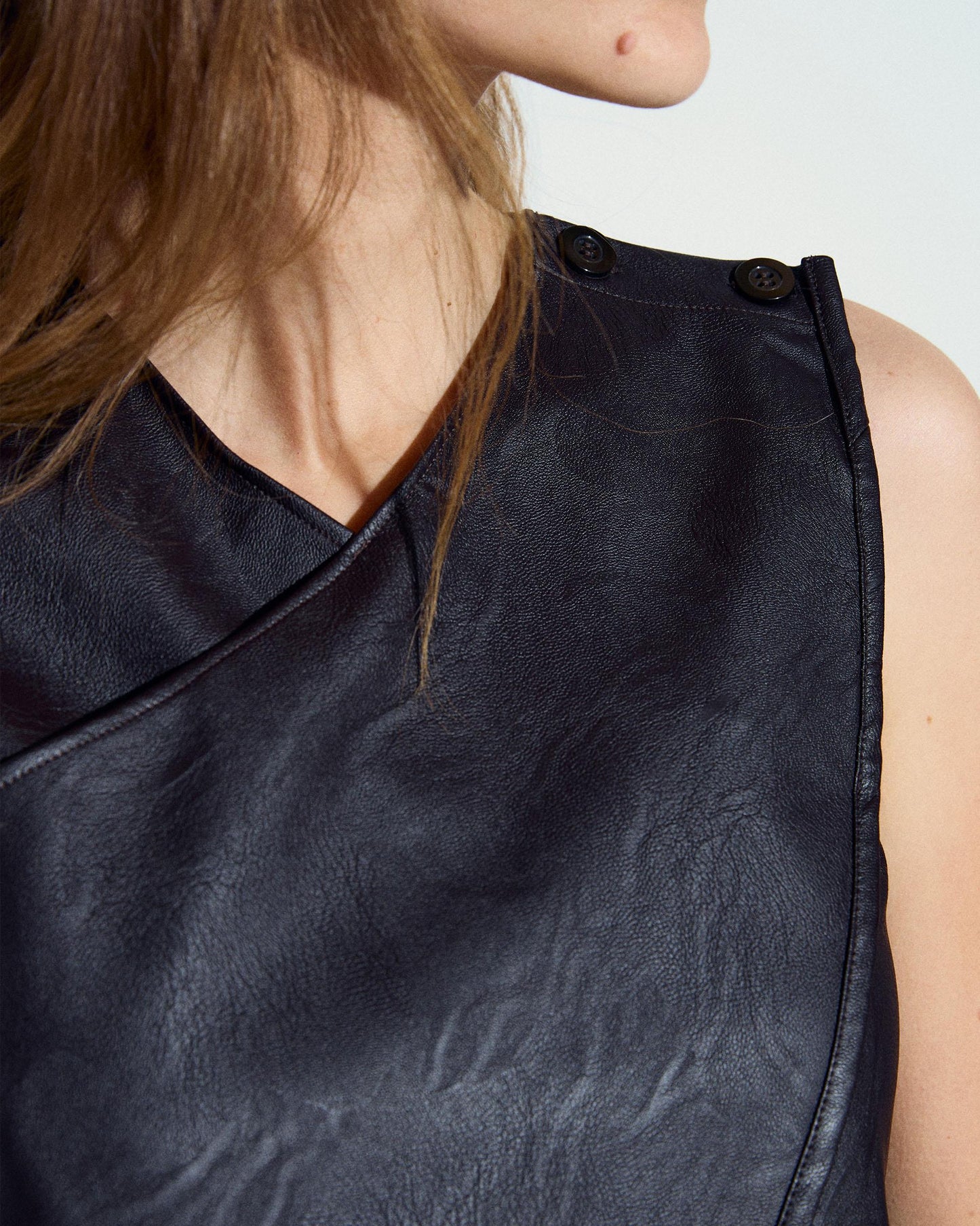 Top Cruzado Efecto Piel Marrón