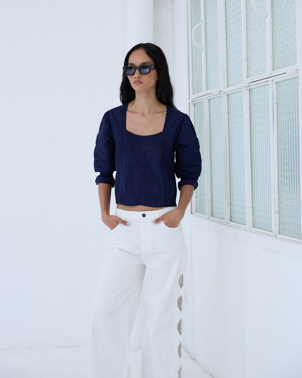 Blouse Col Carré Dentelles Bleu Marine