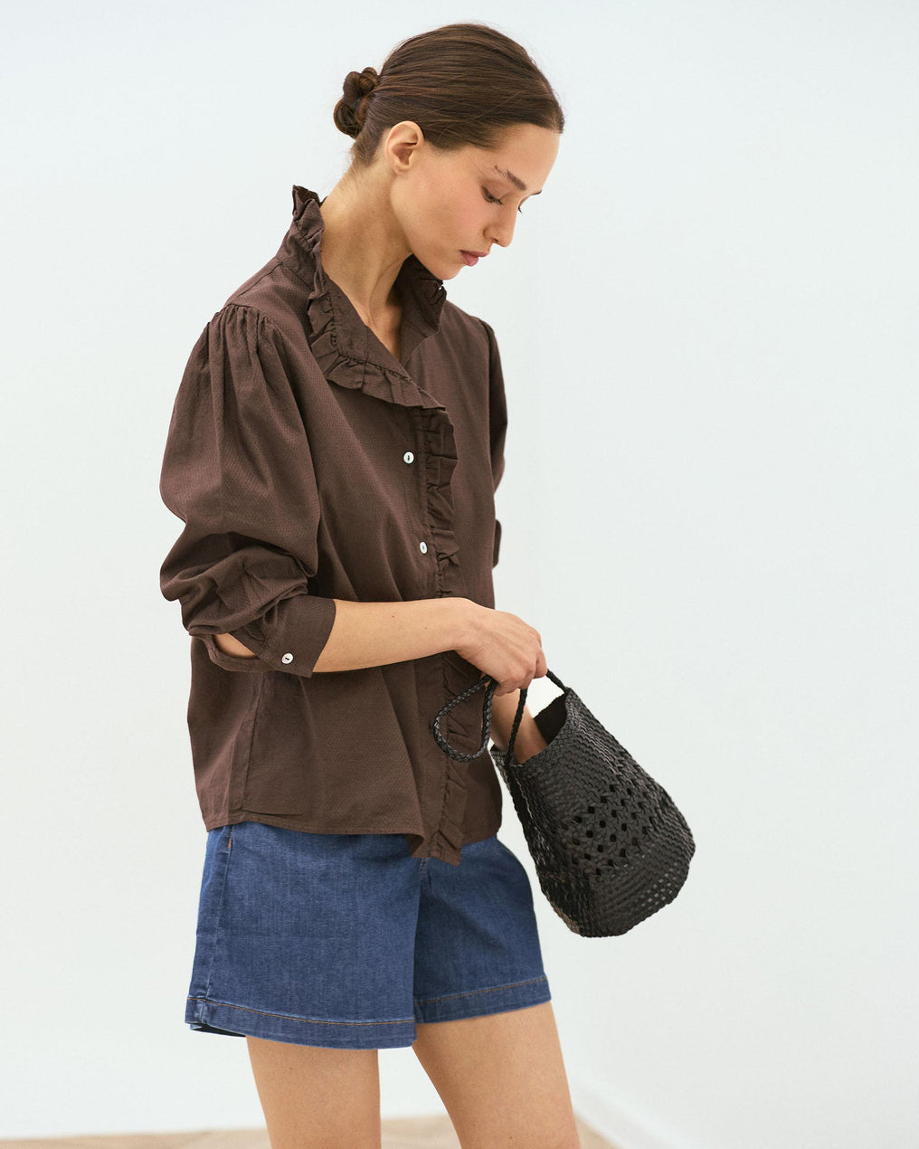 Blouse Col Montant Boutons Volant Marron