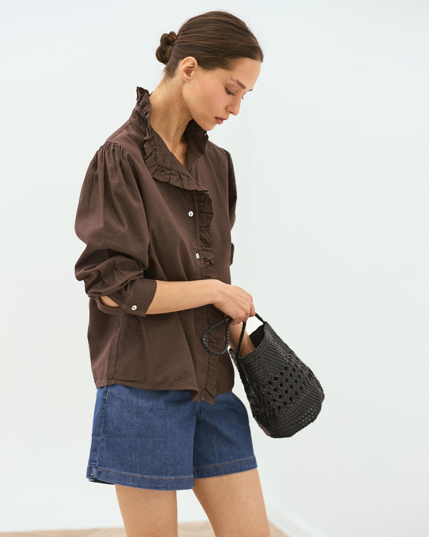 Blouse Col Montant Boutons Volant Marron