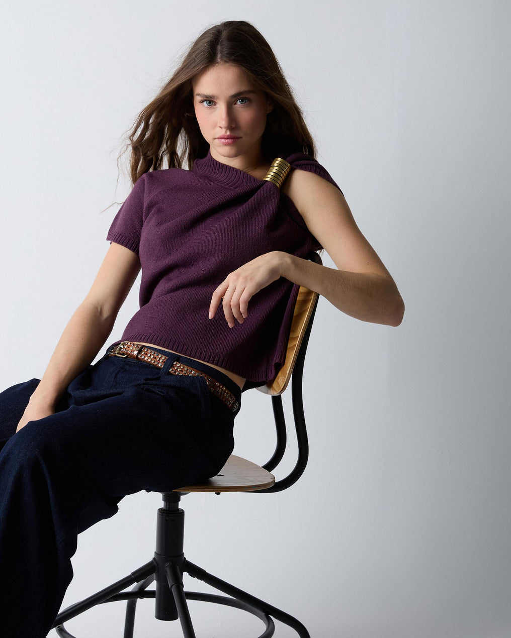 Blusa de malha roxa de manga curta