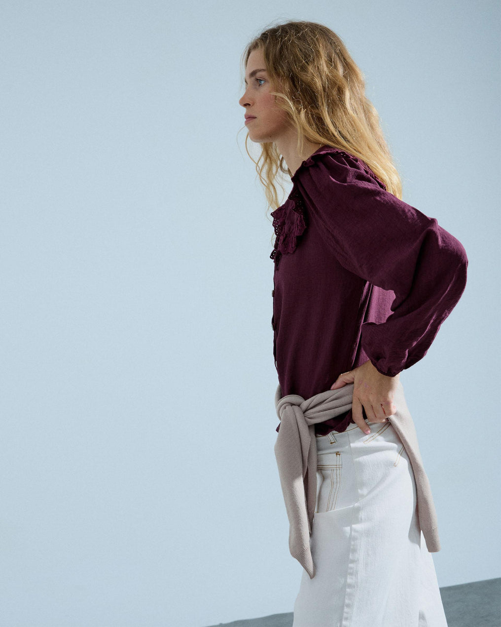Blusa Cuello Babero Puntilla Granate