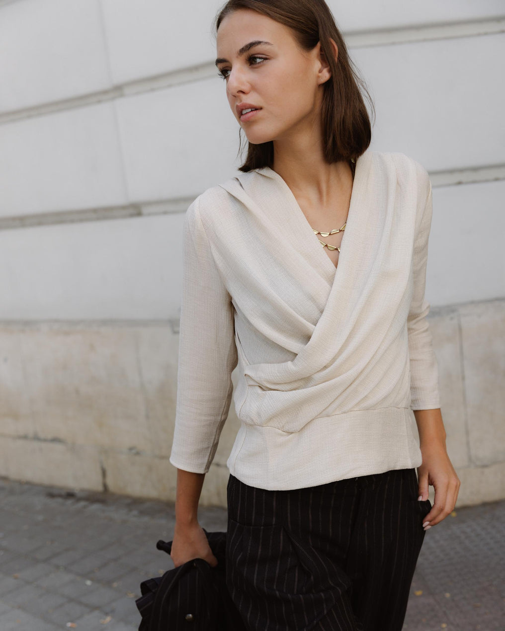 Blouse Écrue Drapée à Boutons Latéraux