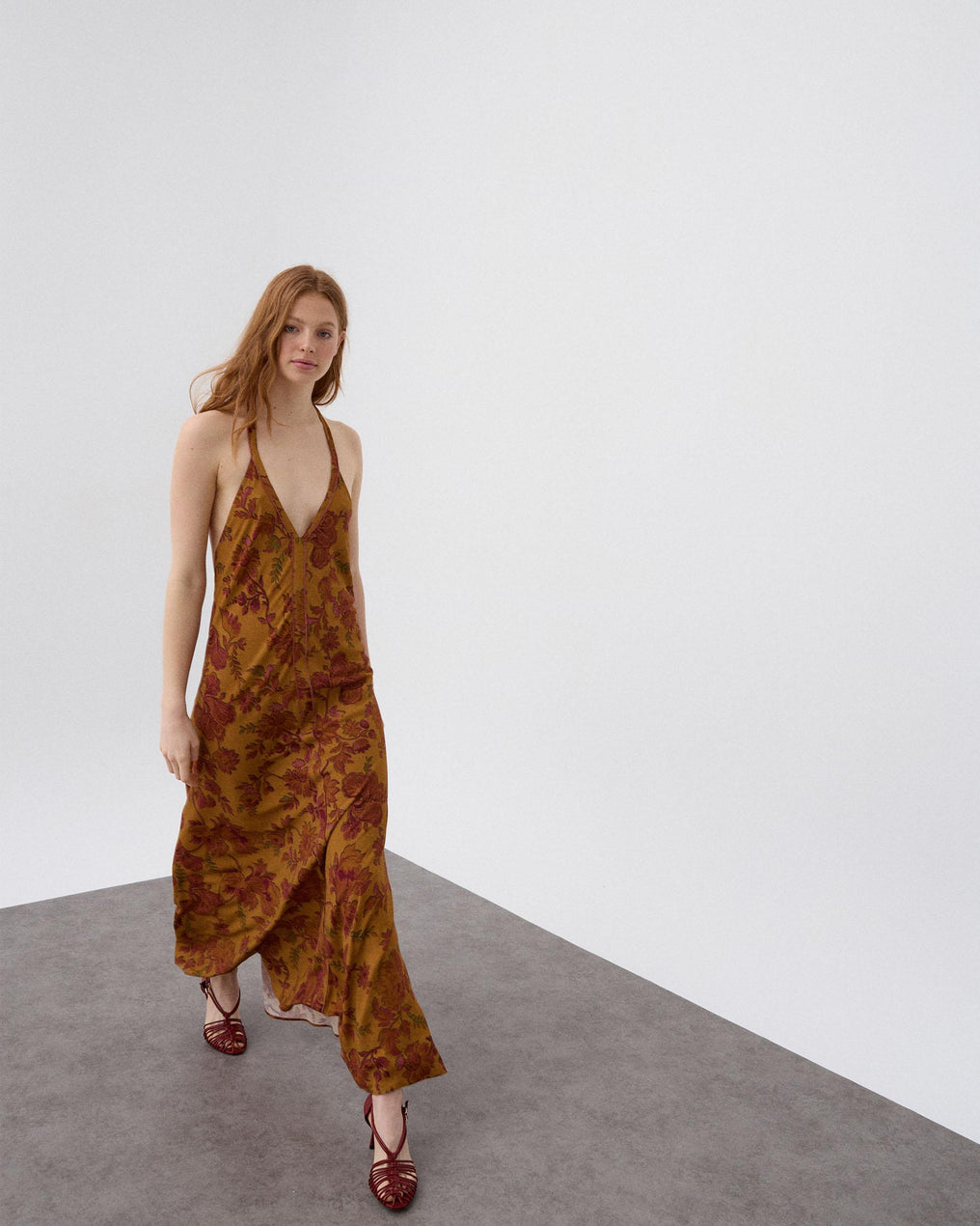 Vestido Halter Estampado Floral Multicolor