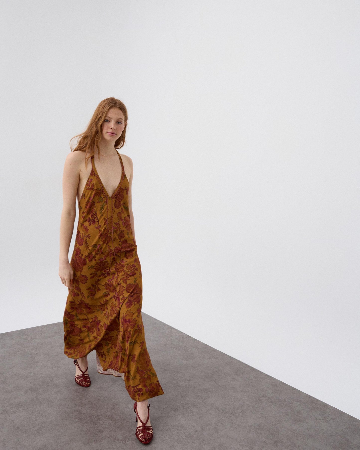 Vestido Halter Estampado Floral Multicolor