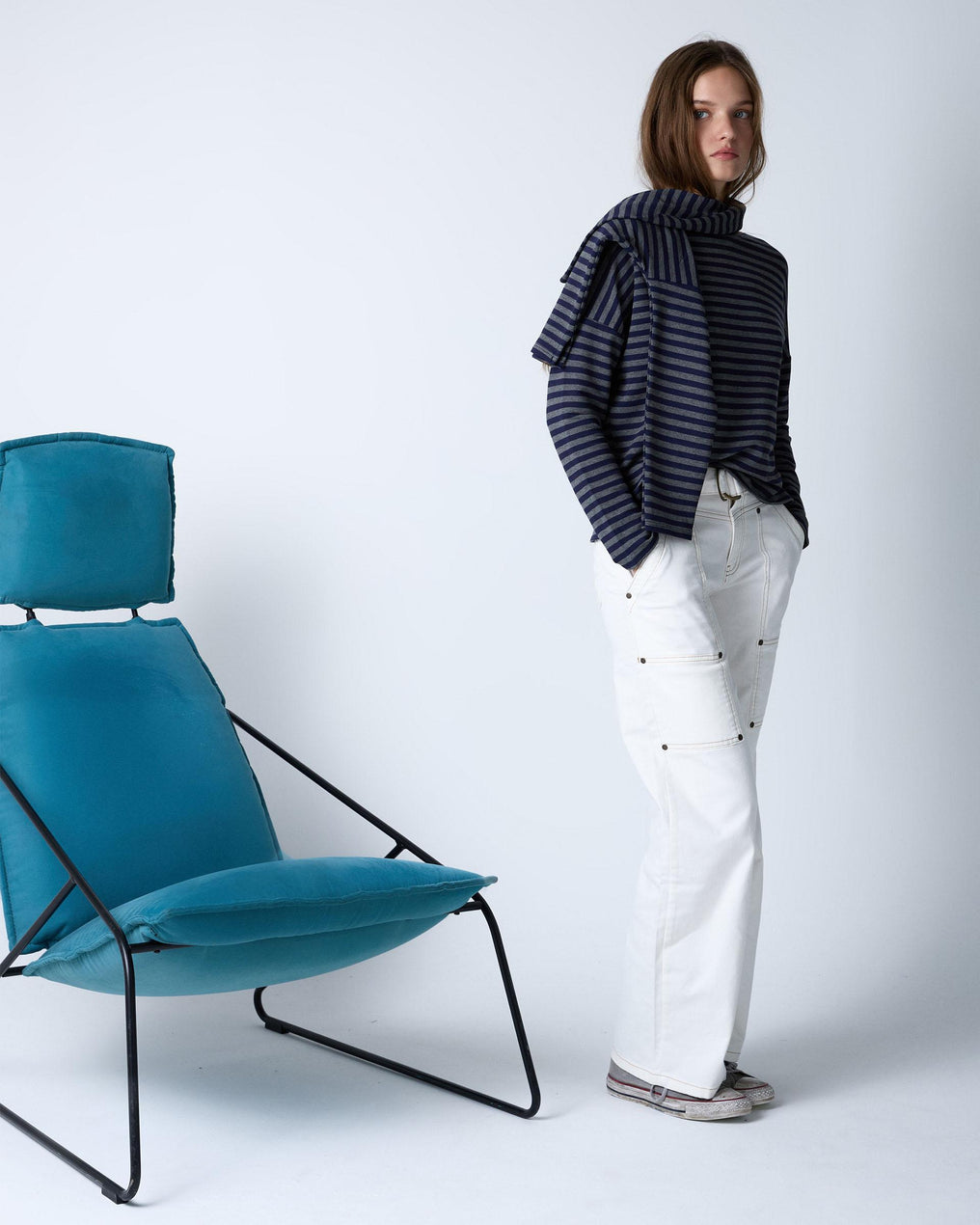 Jeans with white belt detail