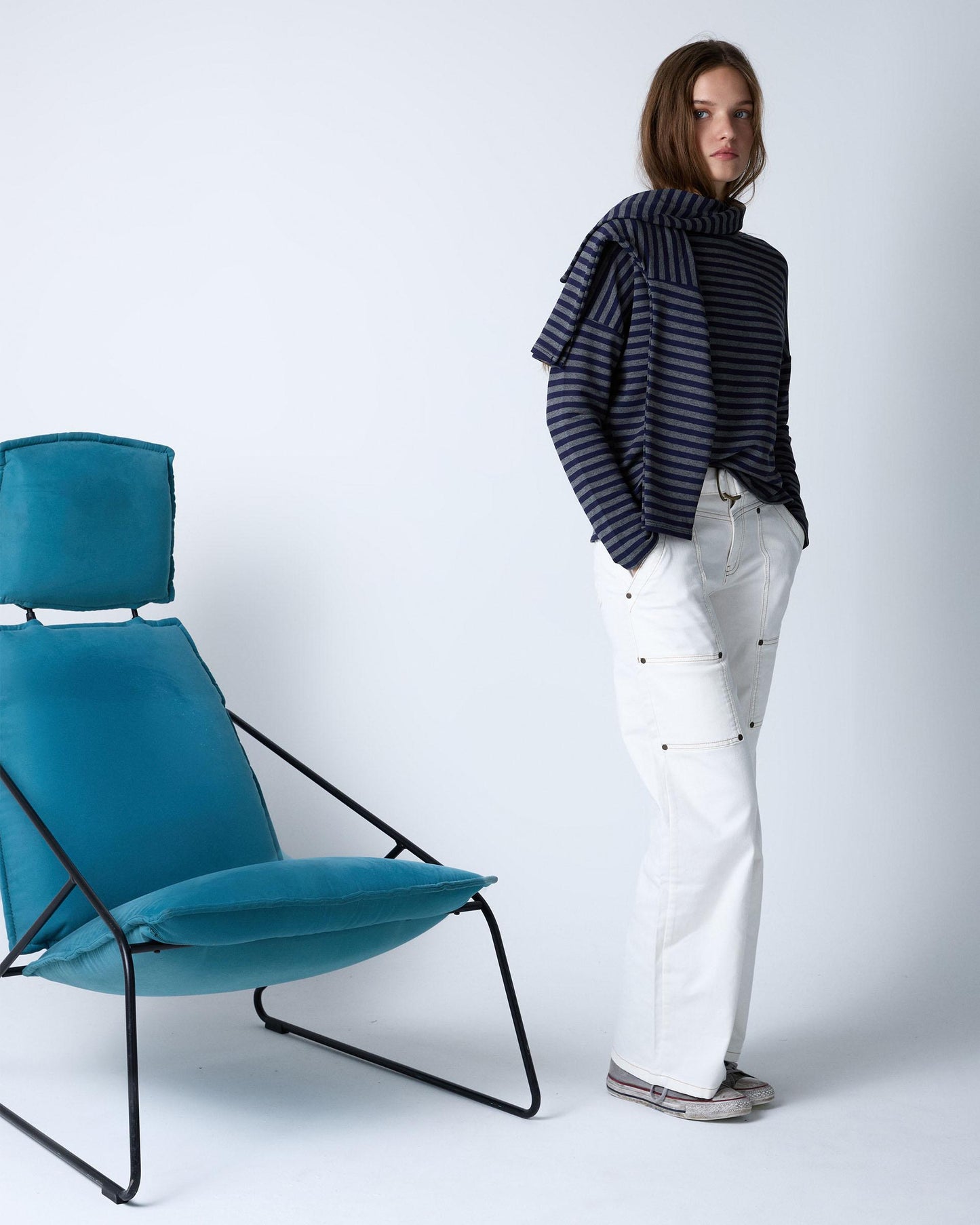 Jeans with white belt detail