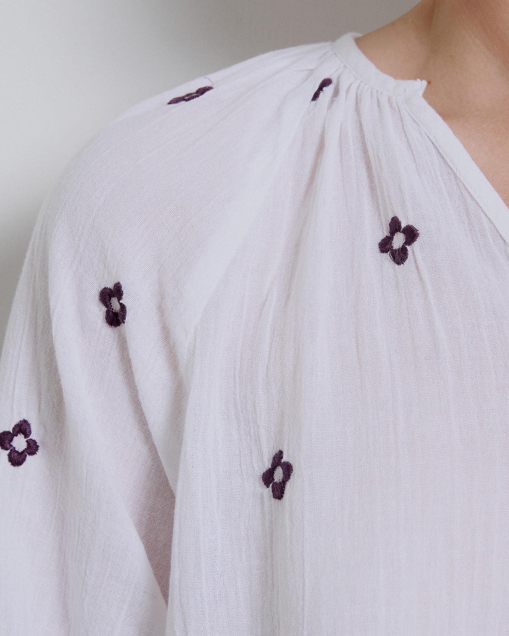 Blusa Bordados Flores Blanca