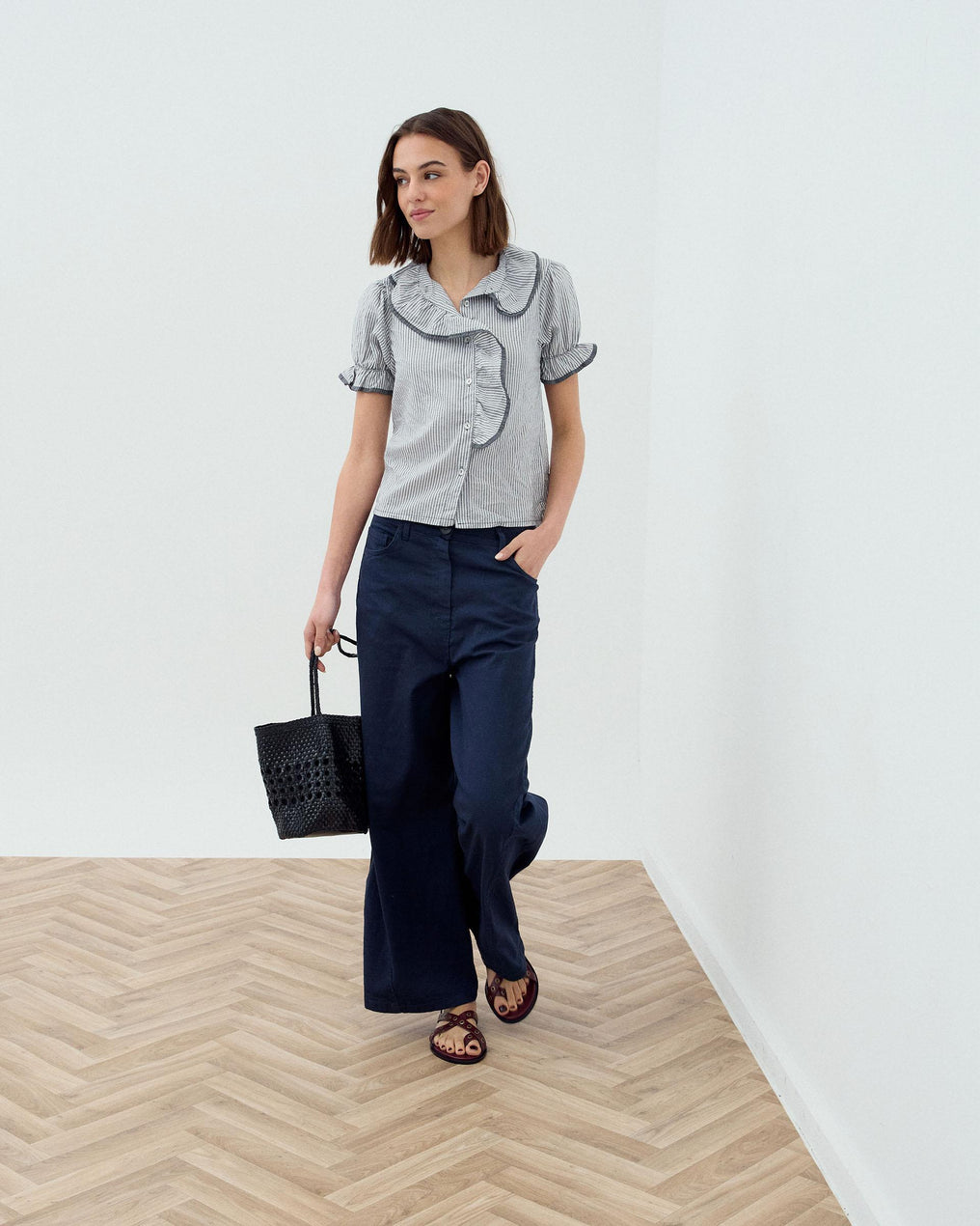 Camisa Volante Lateral Ribete Gris