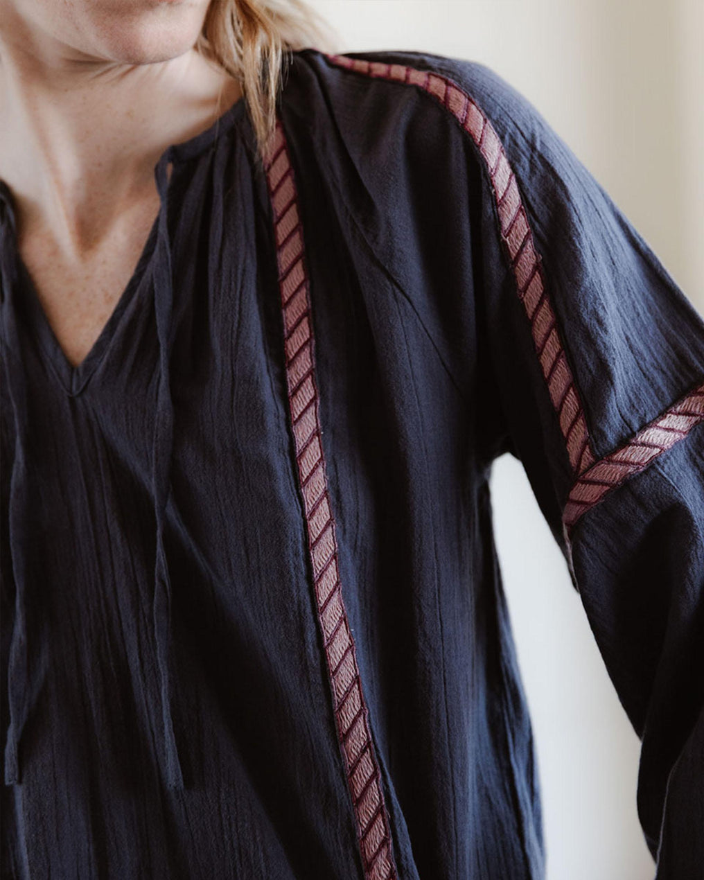 Blusa Líneas Bordadas Antracita