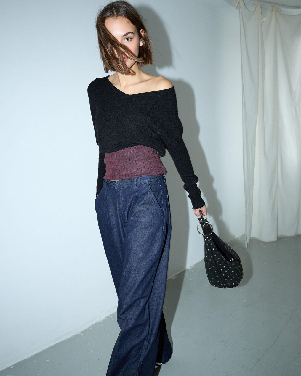 Jersey Cuello Pico Bajo Asimétrico Negro