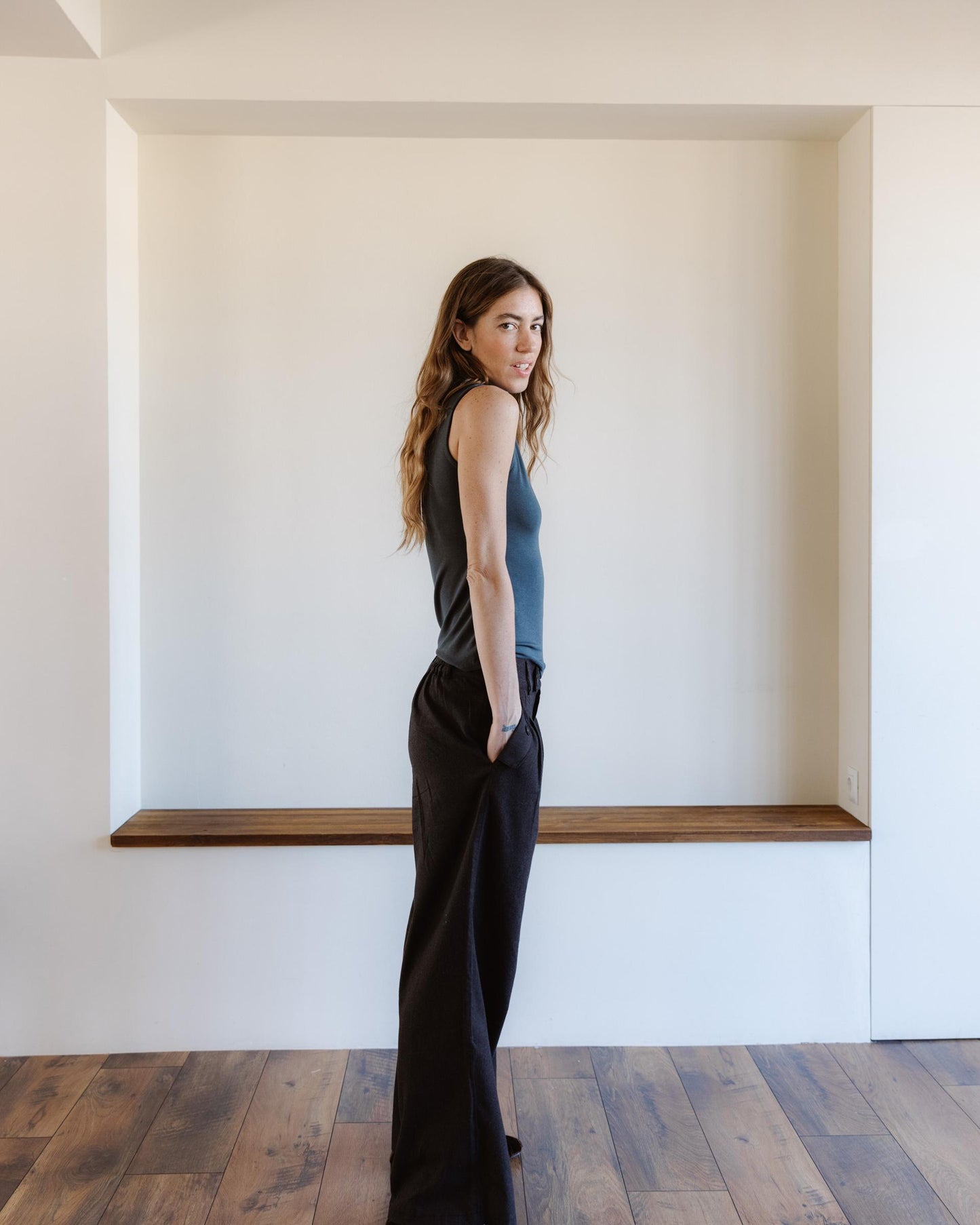 Camiseta Sin Mangas Cuello Subido Antracita