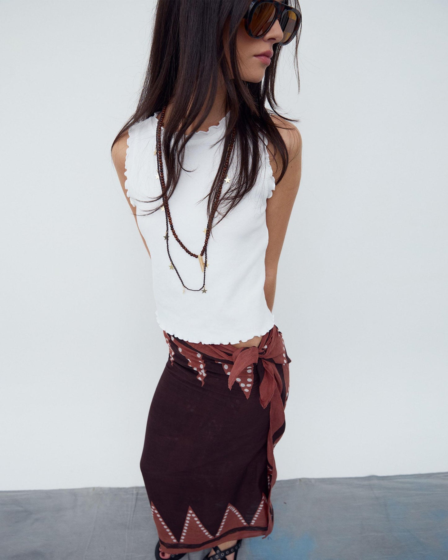 Pareo Estampado Picos Cenefa Marrón