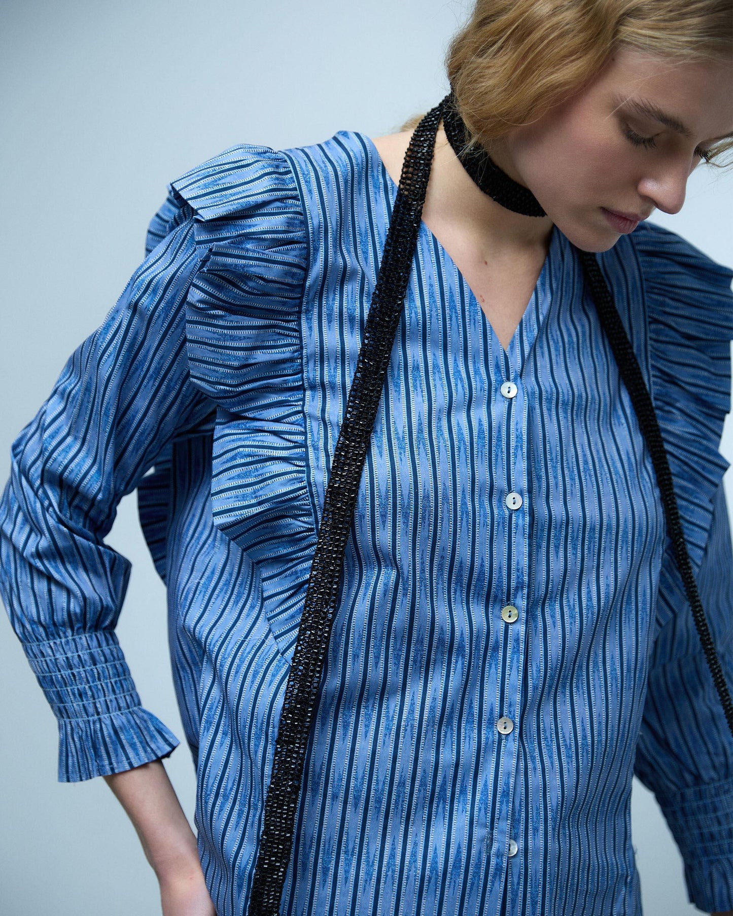 Blusa Volantes Estampado Etnico Azul