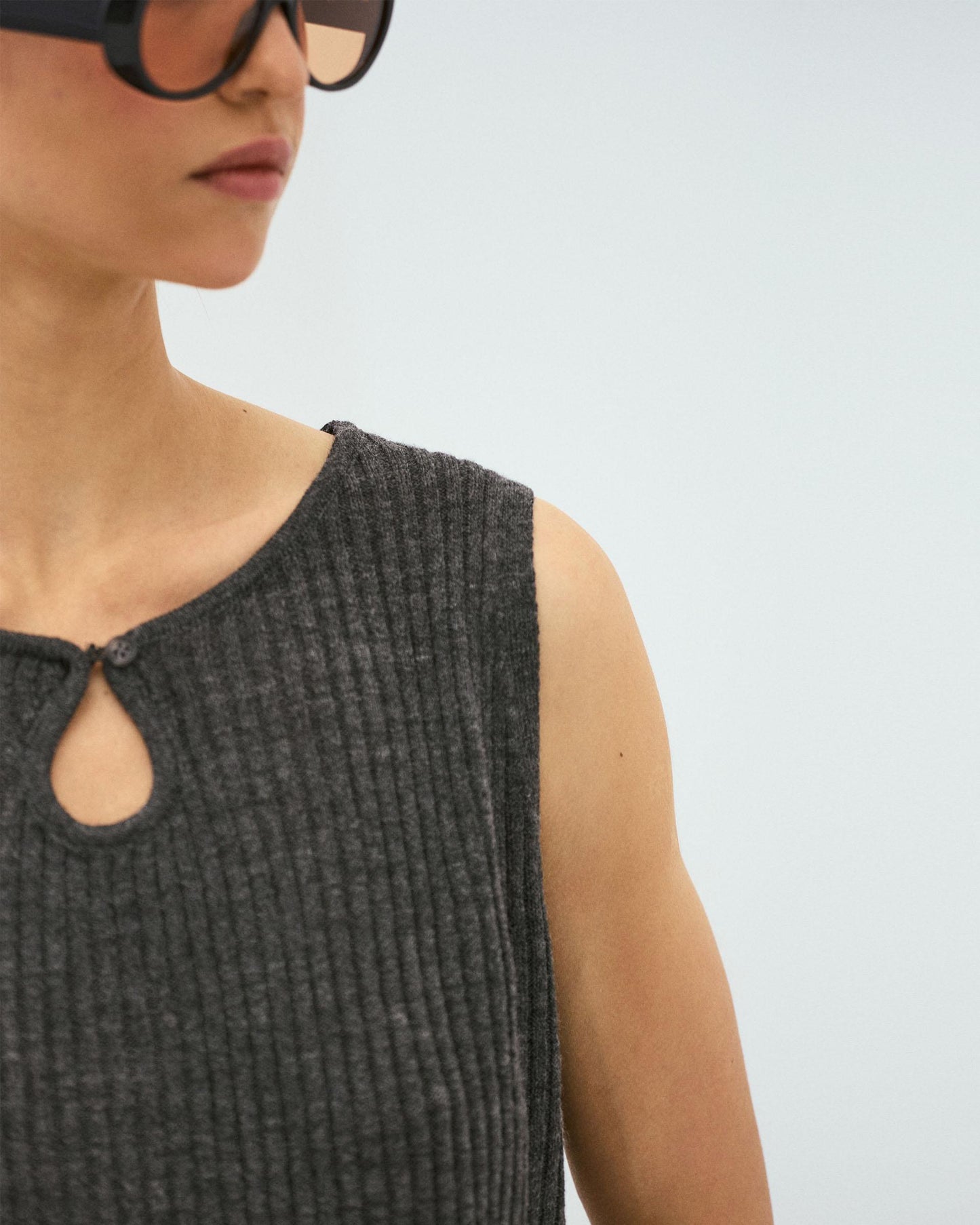 Top Maille Décolleté Goutte sans Manches Anthracite