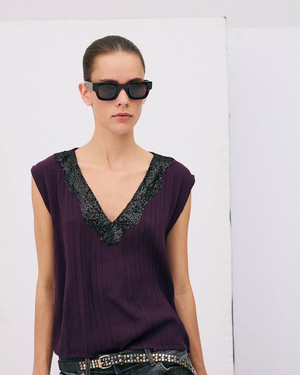 Top Lentejuelas Escote Pico Morado