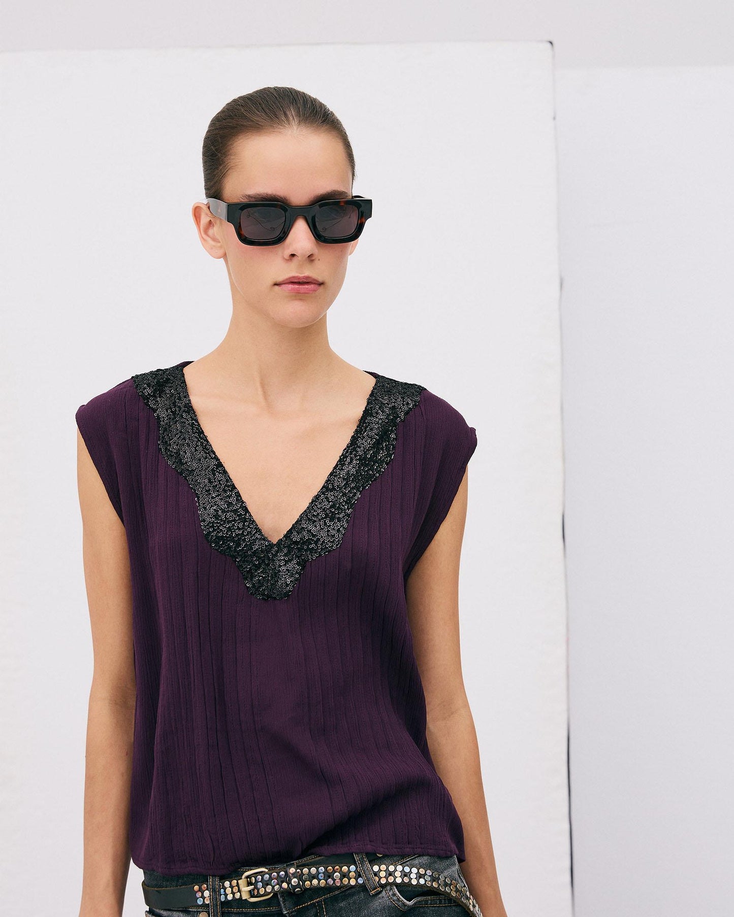 Top Lentejuelas Escote Pico Morado