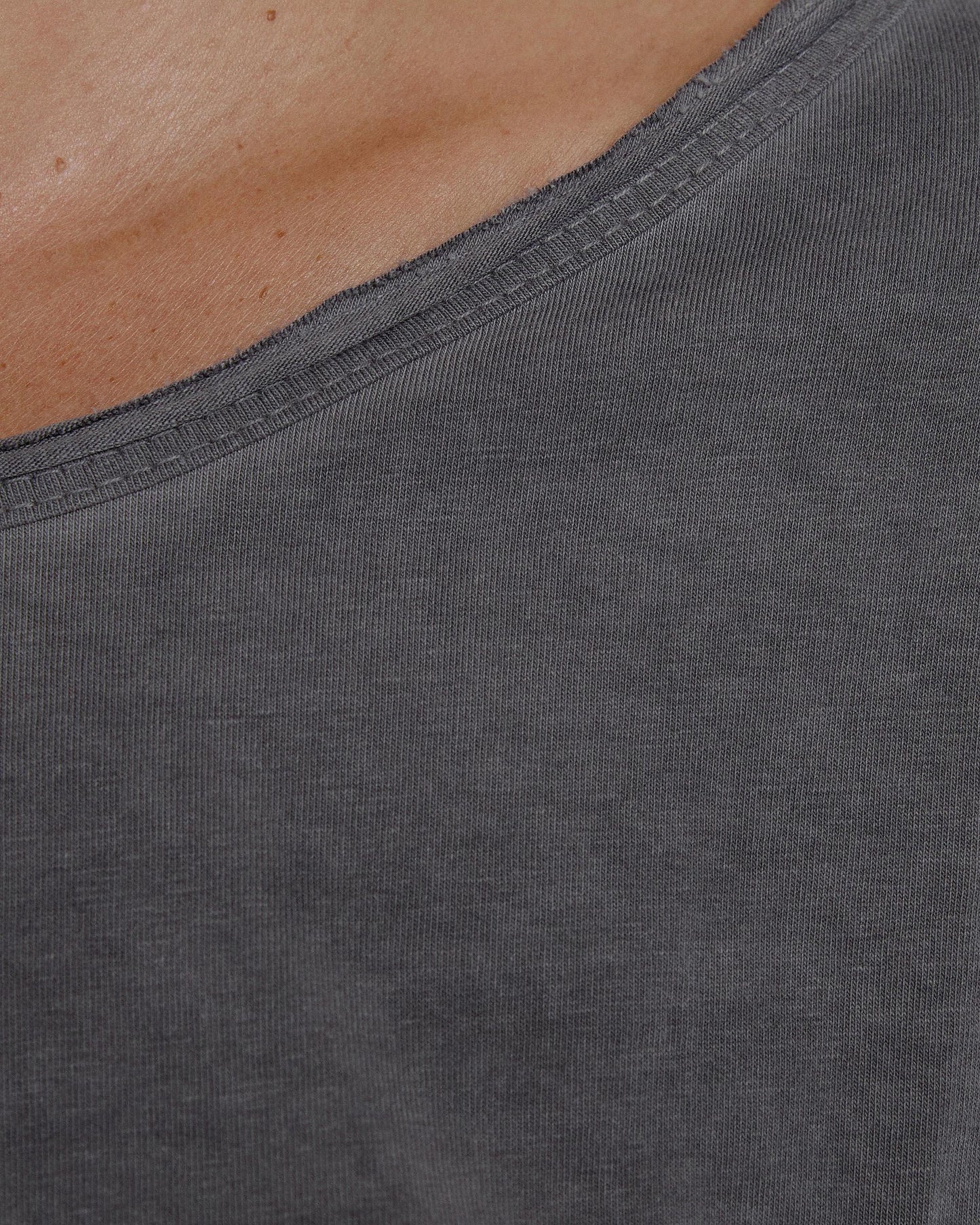 Camiseta Manga Larga Cuello Pico Antracita