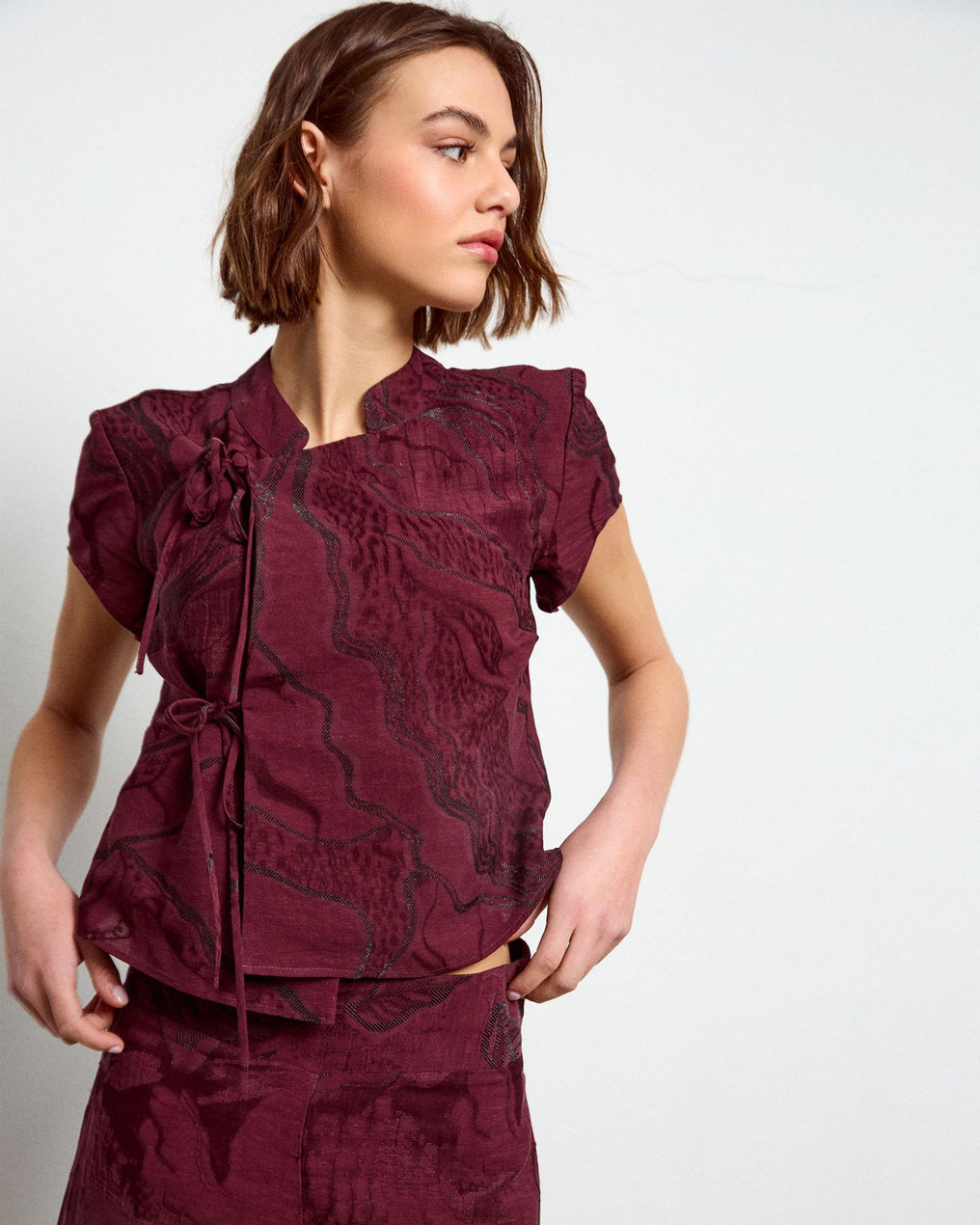 Top Japo de Manga Curta Estampado Granate