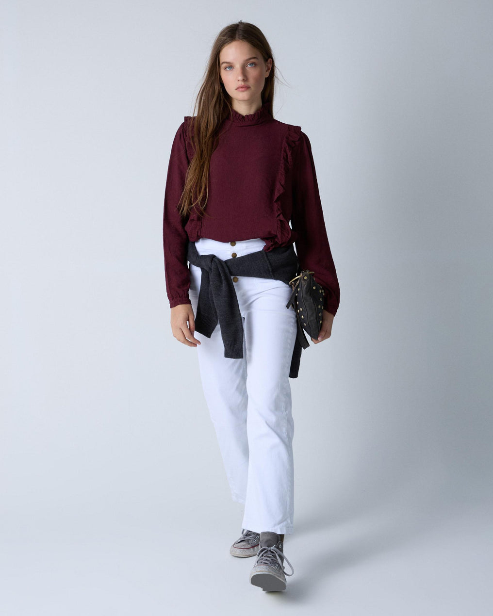 Blusa com decote granada e folhos laterais